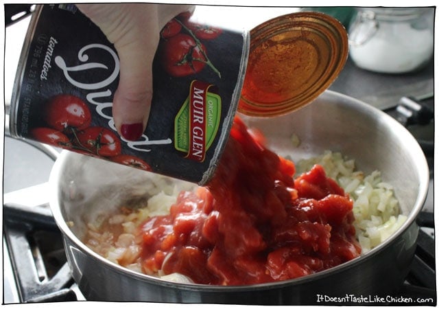 Classic Vegan Baked Ziti. This delicious pasta bake is layered with a simple homemade tomato sauce and my an easy vegan ricotta recipe. Perfect for a dinner party, special Sunday dinner, potluck, or just a night when you feel like you need to good ol’ fashioned home cooking. #itdoesnttastelikechicken