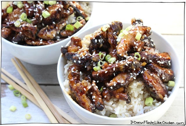 Crispy & Chewy Sesame Shiitake! Slightly crispy on the outside, super chewy and juicy on the inside, coated in a sticky sweet and spicy sauce. A vegan version of sesame beef. #itdoesnttastelikechicken