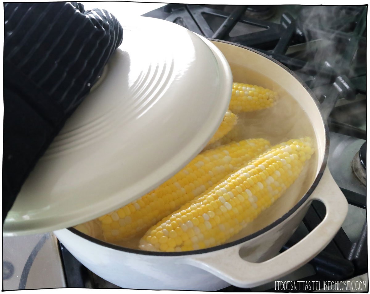 Fill a large pot with roughly 16 cups (4 litres) of water. Place the pot over high heat, cover it with a lid, and bring to a boil. Once the water reaches a rolling boil, add the shucked corn cobs, cover the pot again, and turn off the heat.