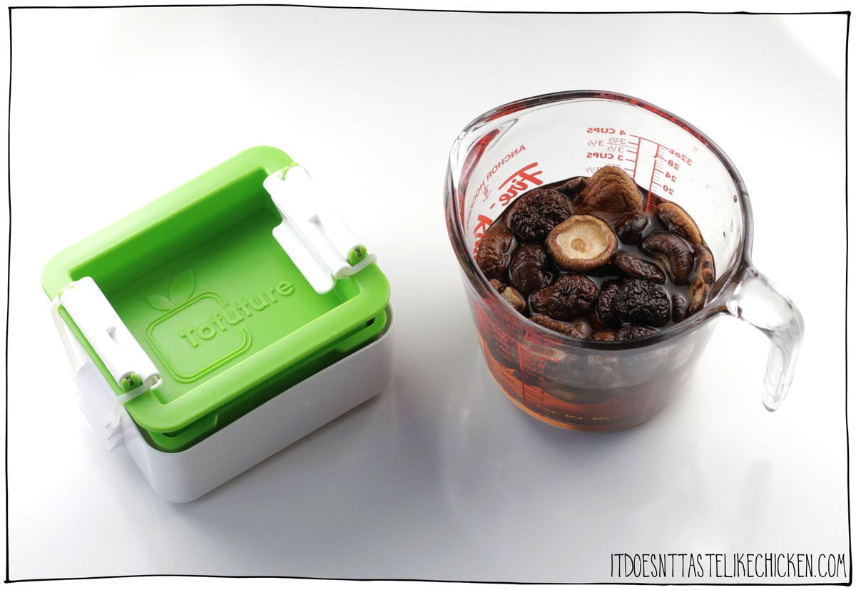 Press the tofu and soften the shiitake mushrooms in boiling water.
