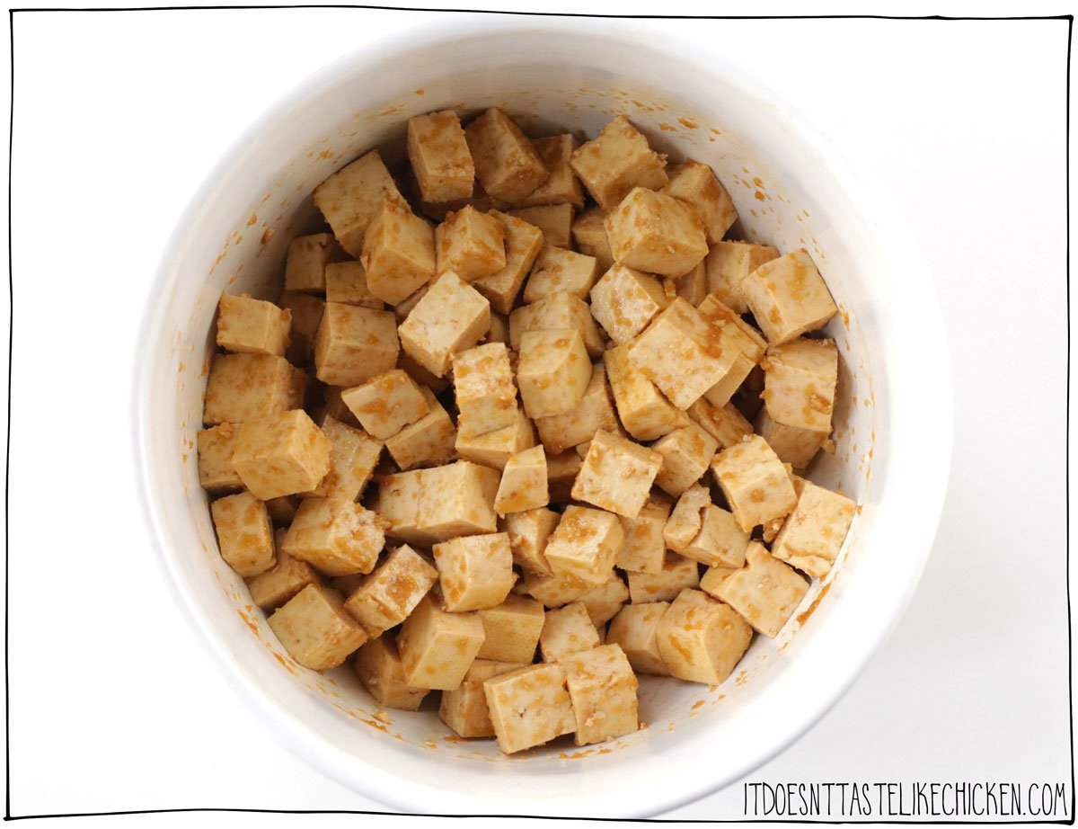 Add the tofu cubes to a medium bowl. Drizzle with soy sauce, ½ tablespoon sesame oil, and garlic powder, and toss to coat. Let the tofu marinate and absorb the flavors for about 10 minutes (I like to chop and prep the remaining ingredients while the tofu marinates).