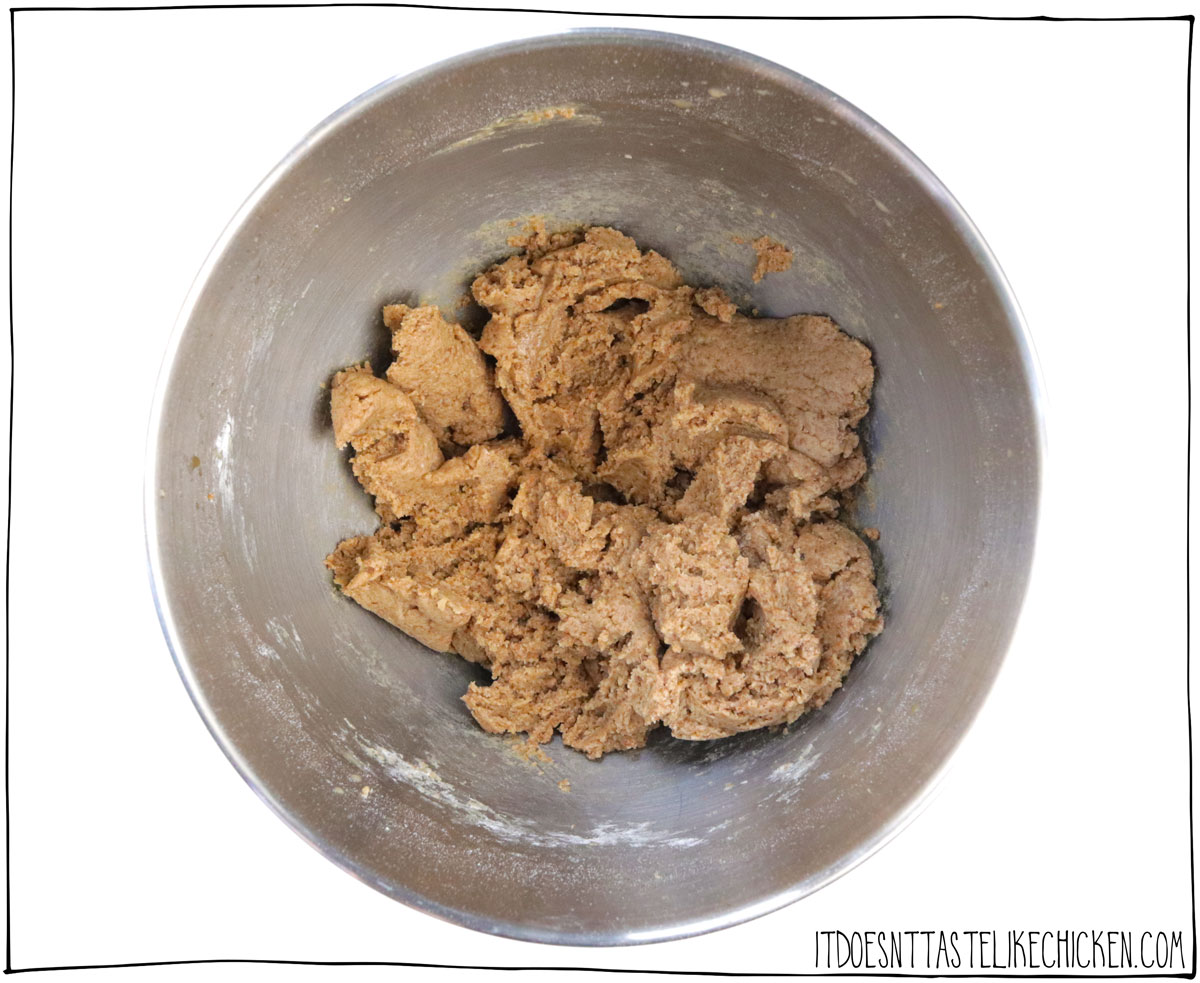 In a medium bowl, whisk together the flour, graham cracker crumbs, baking powder, and salt. Set aside.